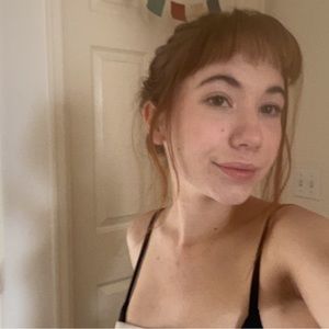 Meet your Posher, Olivia